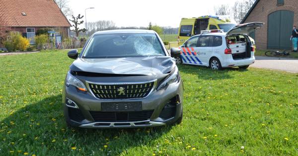 Dode bij ongeluk tussen fietser en auto in Vorden.