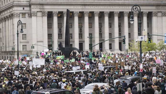Duizenden inwoners van New York gingen de straat op om te protesteren voor het recht op abortus. (03/05/2022)