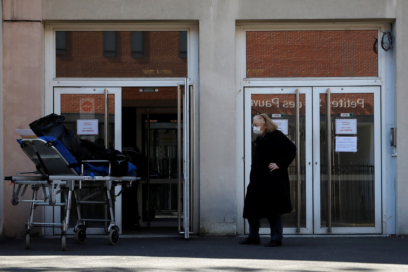 Nieuwe Stap Naar Verdere Lockdown In Frankrijk Verpleeghuizen Gaan Op Slot Foto Ad Nl