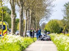 Scooterrijder maakt schuiver na aanrijding met auto op Oosterlandweg in Mijdrecht