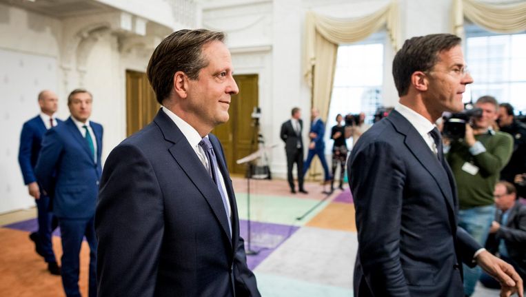 De verbetering van het klimaat komt voornamelijk uit het verkiezingsprogramma van D66. Pechtold is dan ook tevreden. Beeld Freek van den Bergh / de Volkskrant