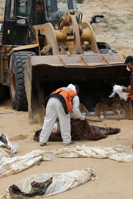 Au moins 49 corps retrouvés dans une nouvelle fosse commune dans l’hôpital al-Chifa à Gaza