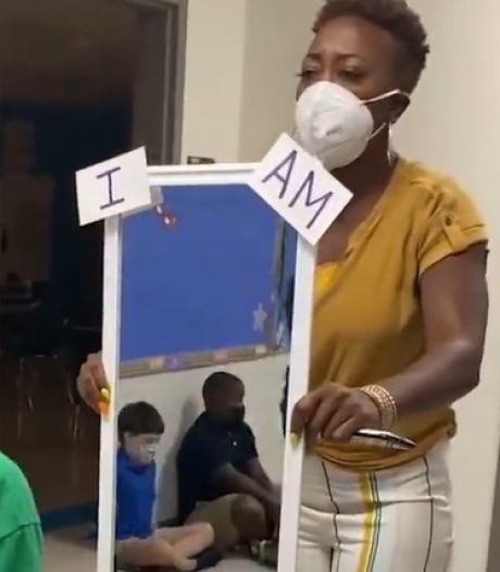 Grâce à leur institutrice, ces élèves débutent leur journée de la meilleure des façons