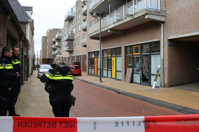 Explosie bij een woning aan de Neerwoldstraat in Steenwijk.