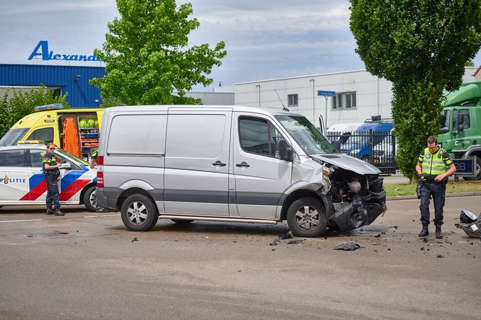 Twee mensen gewond bij ongeluk in Breda.