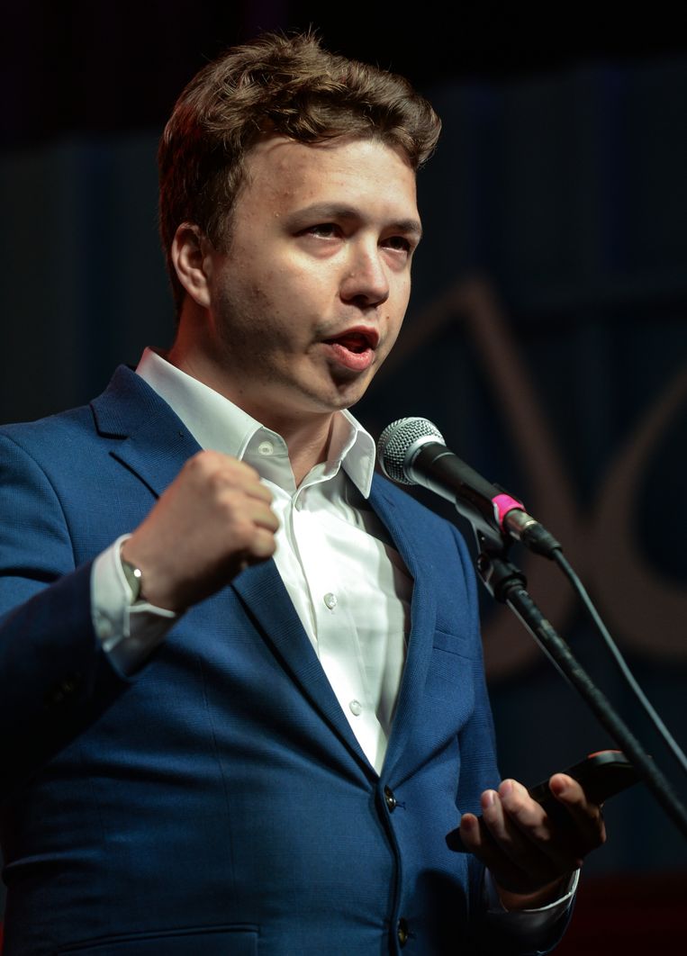 Raman Pratasevitsj spreekt in augustus 2020 een menigte toe in Polen bij de scheepswerf in Gdansk waar ooit de onafhankelijke vakbond Solidarnosc werd opgericht.  Beeld NurPhoto via Getty Images