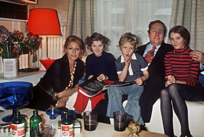 Van links naar rechts: Pierrette Le Pen, Yann, Marine, Jean-Marie en Marie-Caroline Le Pen in 1974. Marine is dan 6.