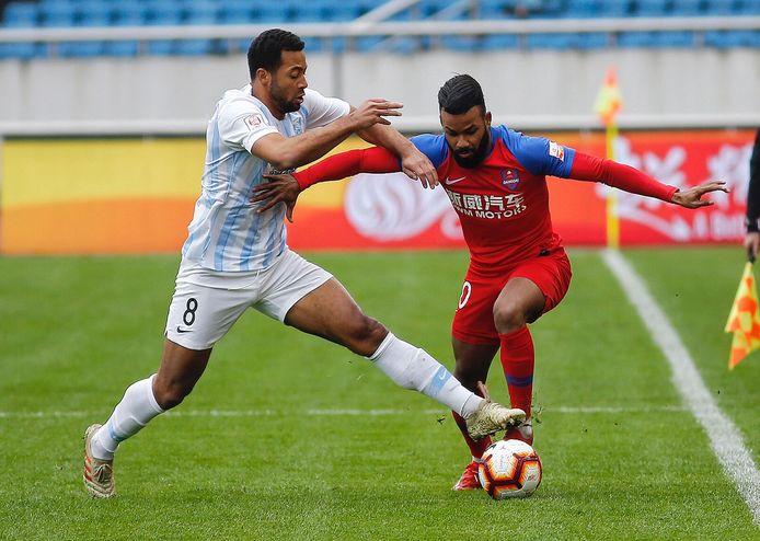 Moussa Dembele in het shirt van Guangzhou R&F