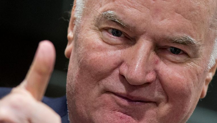 Generaal Ratko Mladic verschijnt voor het Joegoslavië Tribunaal Beeld reuters