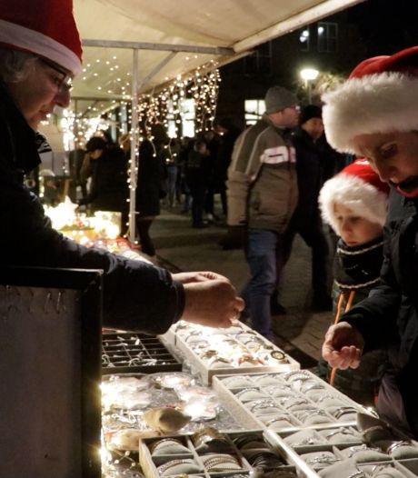 Axel dompelt zich onder in kerstsfeer op (misschien) de grootste kerstmarkt van Zeeland
