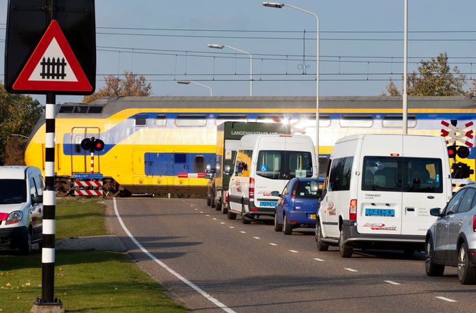De spoorwegovergang bij Binderendreef in Deurne.