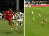 Voetballer soleert hele veld over en maakt wereldgoal