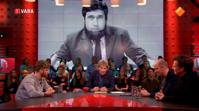 Tim Hofman (links) bij een uitzending van De Wereld Draait Door.