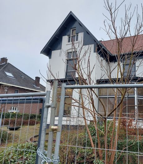 17 jonge vluchtelingen verhuizen naar villa in Arnhem, buurt reageert wisselend: ‘We kijken het even aan’