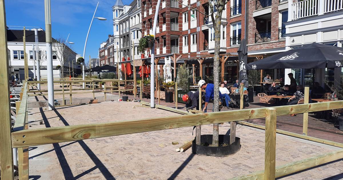maakt van bloembakken terrassen om te helpen | Bladel | ed.nl