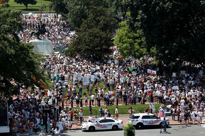 Betogers voor het Witte Huis in Washington.