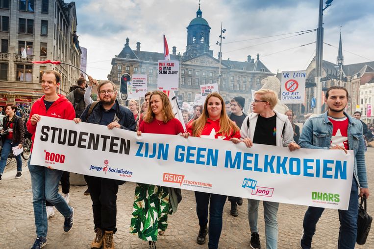 Student protest in Amsterdam, Minister Van Engelshoven om Students are planning to hire a Latin battalion op Stadilenenzen.  Beeld Hollandse Hoogte / ANP