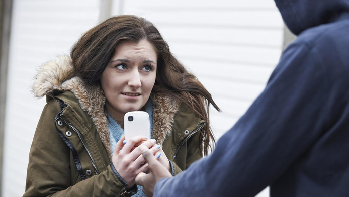 De impact op straatroven is groot, zo blijkt uit verhalen van slachtoffers. De vrouw op deze foto is niet de Michelle uit dit artikel.