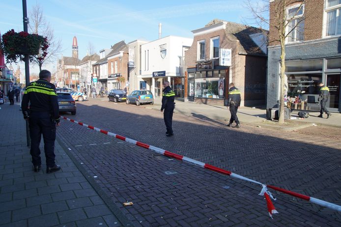 Politie lost waarschuwingsschot in Waalwijk