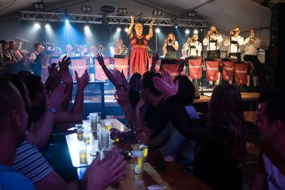 Het PZF-tentfeest in Haarlo heeft de zaakjes goed voor elkaar: ‘We kunnen hier zelfs The Rolling Sto