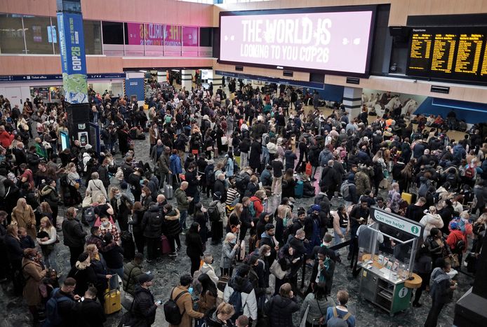 Gestrande treinreizigers op het station in Londen