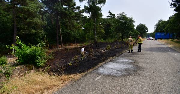 Duizend vierkante meter berm brand af in Wintelre