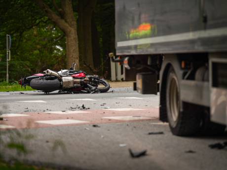 Motorrijder zwaargewond • Bij Jinek zat een monster •  Conducteur Mario greep in bij steekpartij in trein