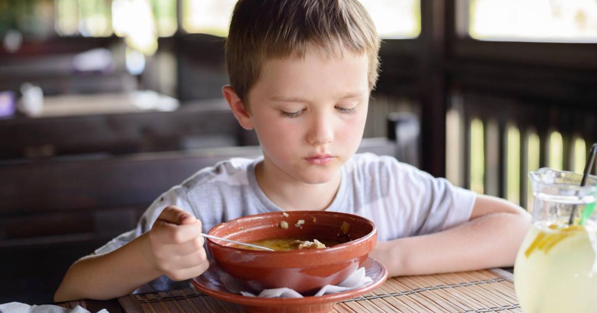 “Bisogna vietare ai bambini di entrare la sera nei ristoranti”: il chiaro parere di Yann Moix |  sta leggendo