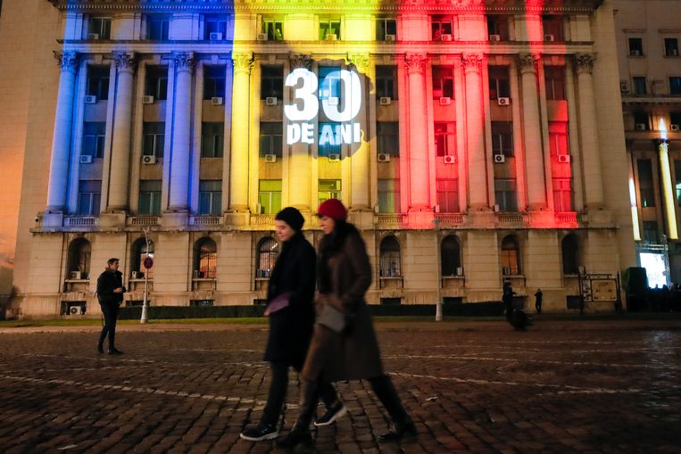 Het gebouw van de communistische partij in Boekarest, waar dictator Ceausescu dertig jaar geleden zijn laatste toespraak hield. Beeld AP