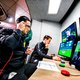 Acht tv-schermen, meerdere camera’s, enkele seconden en één vraag: buitenspel of niet?