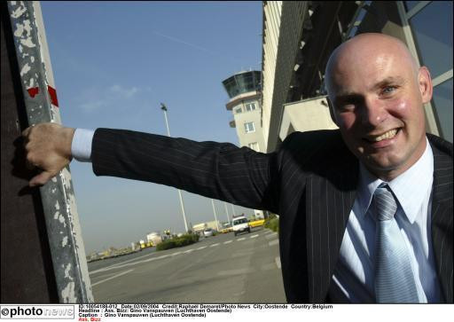 Gino Vanspauwen, directeur van de luchthaven van Oostende, ligt onder vuur.