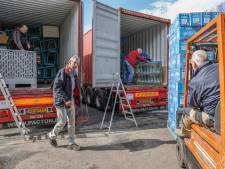 Mijlpaal voor Bevelandse hulpstichting Sawasdee: de honderdste volle container gaat naar Cambodja