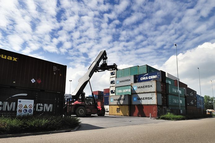 Markiezaat Container Terminal aan de Vierlinghweg verkast naar de kop van Noordland.