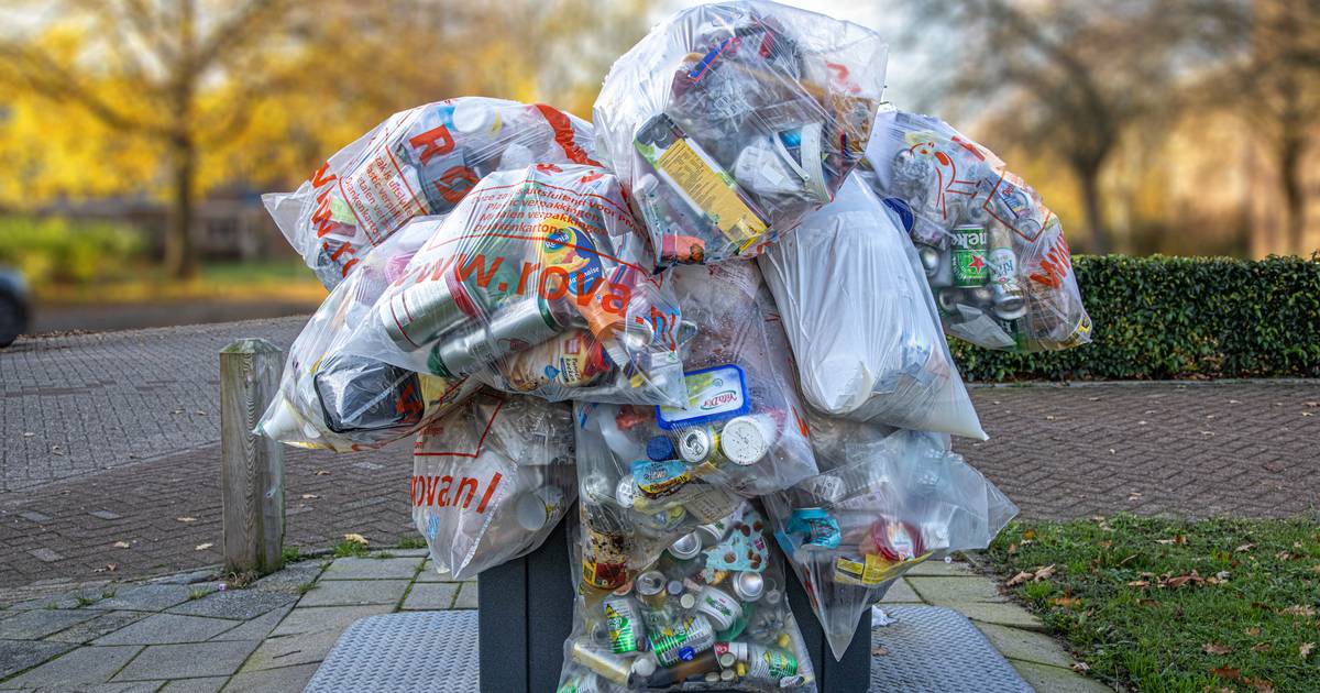 Zwolle Verspreidt Duizenden Zakken Emmers En Containers Voor Nieuw 