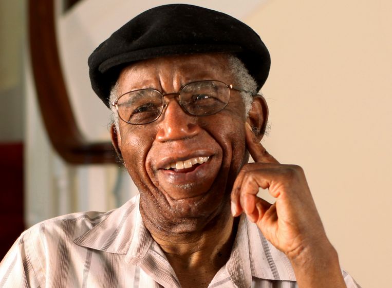 De Nigeriaanse schrijver Chinua Achebe (1930-2013). Beeld AP