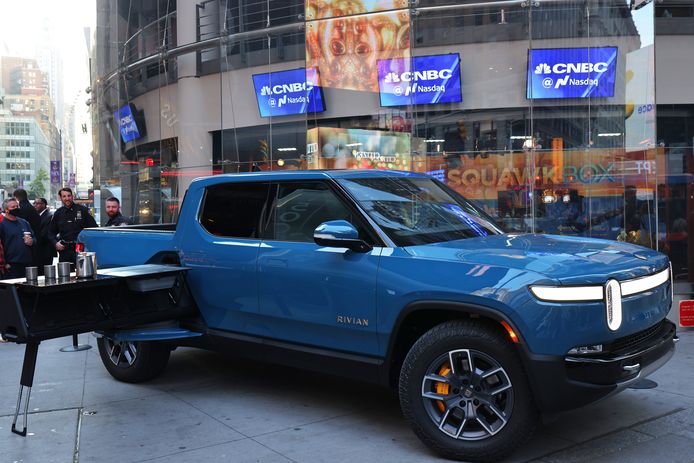 Het Amerikaanse bedrijf Rivian produceert elektrische wagens.