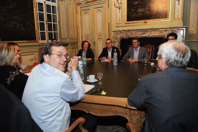 De Luikse PS-burgemeester Willy Demeyer (vooraan) met PTB-voorzitter Raoul Hedebouw (achteraan).