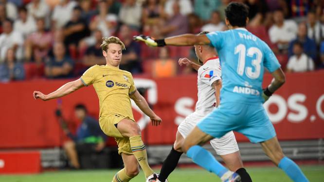 FC Barcelona wint met invaller Frenkie de Jong en bankzitter Memphis Depay ruim in Sevilla