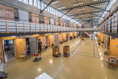 Zoetermeer gaat meer dan 700 asielzoekers onderdak bieden, noodopvang in ex-bajes blijft vijf jaar l