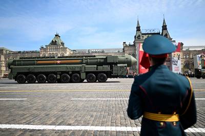 Ooggetuigenverslag uit Moskou. Andreas woont voor ons de Russische parade bij op Overwinningsdag: “Wat valt er hier te lachen?”