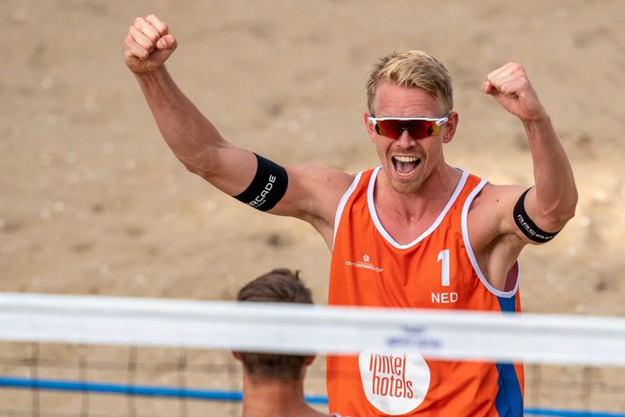 Familielid Besluit filter Bornse beachvolleyballer Stefan Boermans in spannende poule ronde verder op  WK | Borne | tubantia.nl