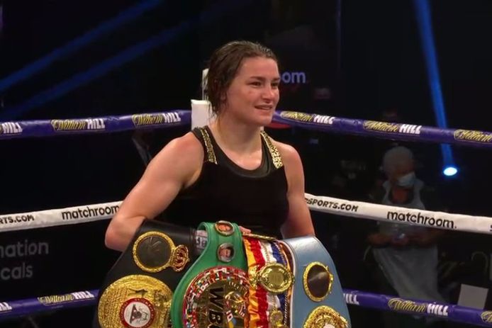 Katie Taylor behoudt de WBC, WBA, IBF en WBO lichtgewicht titels tegen Miriam Gutierrez.