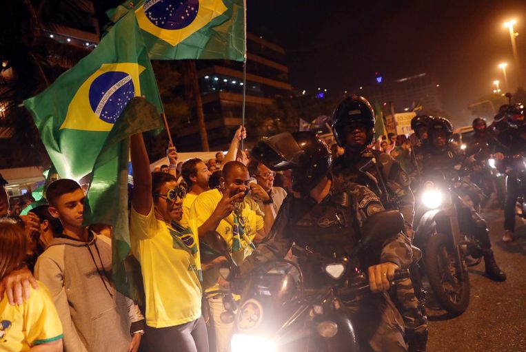 Aanhangers van de extreem-rechtse Jair Bolsonaro in Rio de Janeiro. Beeld REUTERS