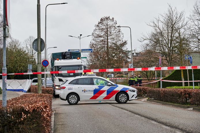Ongeluk met fietsster en vrachtwagen in Etten-Leur.
