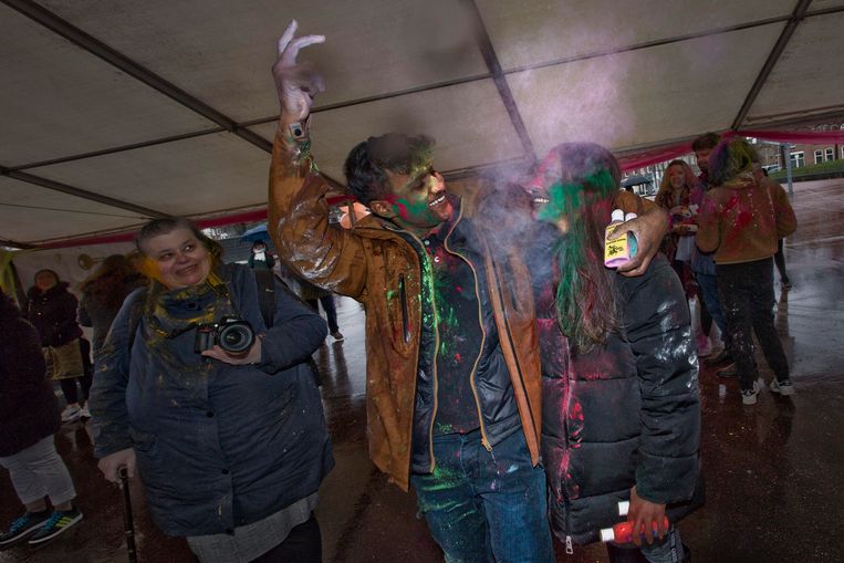 Een Holi-viering in Den Haag. Beeld Otto Snoek