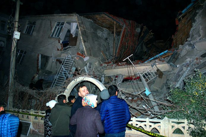 Een ingestort gebouw in  Elazig