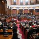 Servisch parlementslid neemt ontslag nadat video waarin hij porno kijkt in het parlement viraal gaat