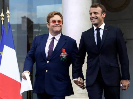 Elton John neemt Franse ere-orde in ontvangst