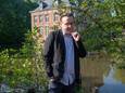 Wim Delvoye aan zijn kasteel in Melle.