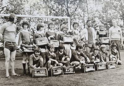 Spelen naast het spoor en keten bij meneer Jansen: reünie brengt de ‘kinderen van Zegge’ weer bij el